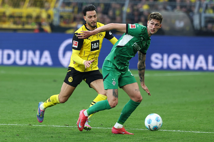 关键时刻突围战来临，门兴格拉德巴赫围绕中超再遭质疑，赛场秩序良好，身体对抗强度拉满的简单介绍